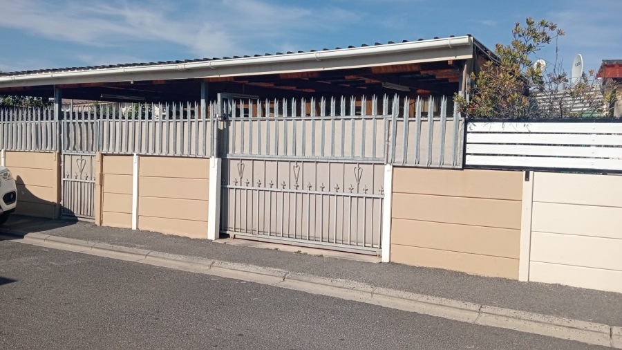2 Bedroom Property for Sale in Lavender Hill Western Cape